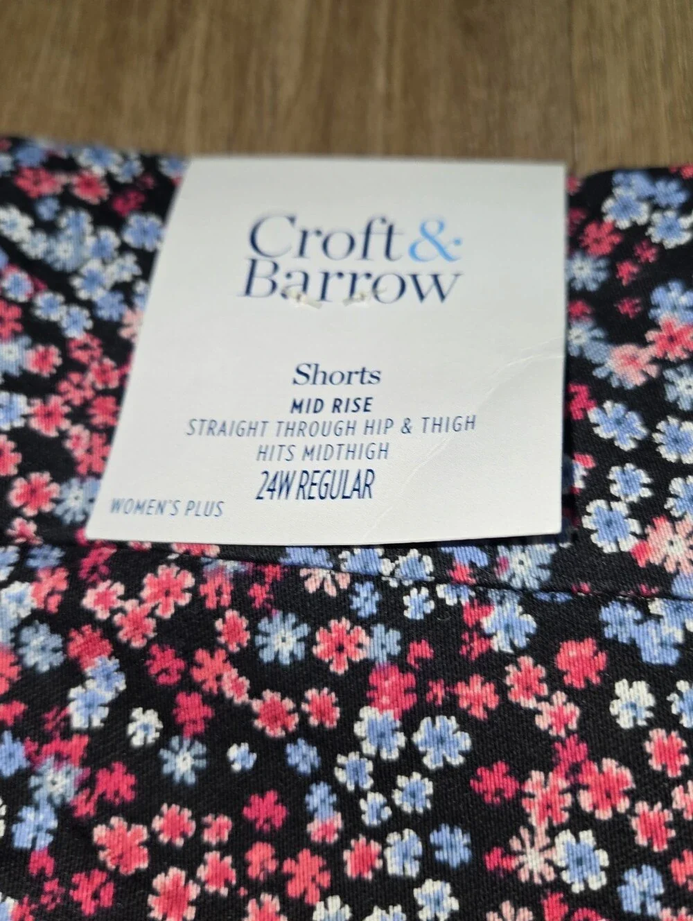 Croft & Barrow Black Floral Shorts with Pink & Blue Daisies Size 24W